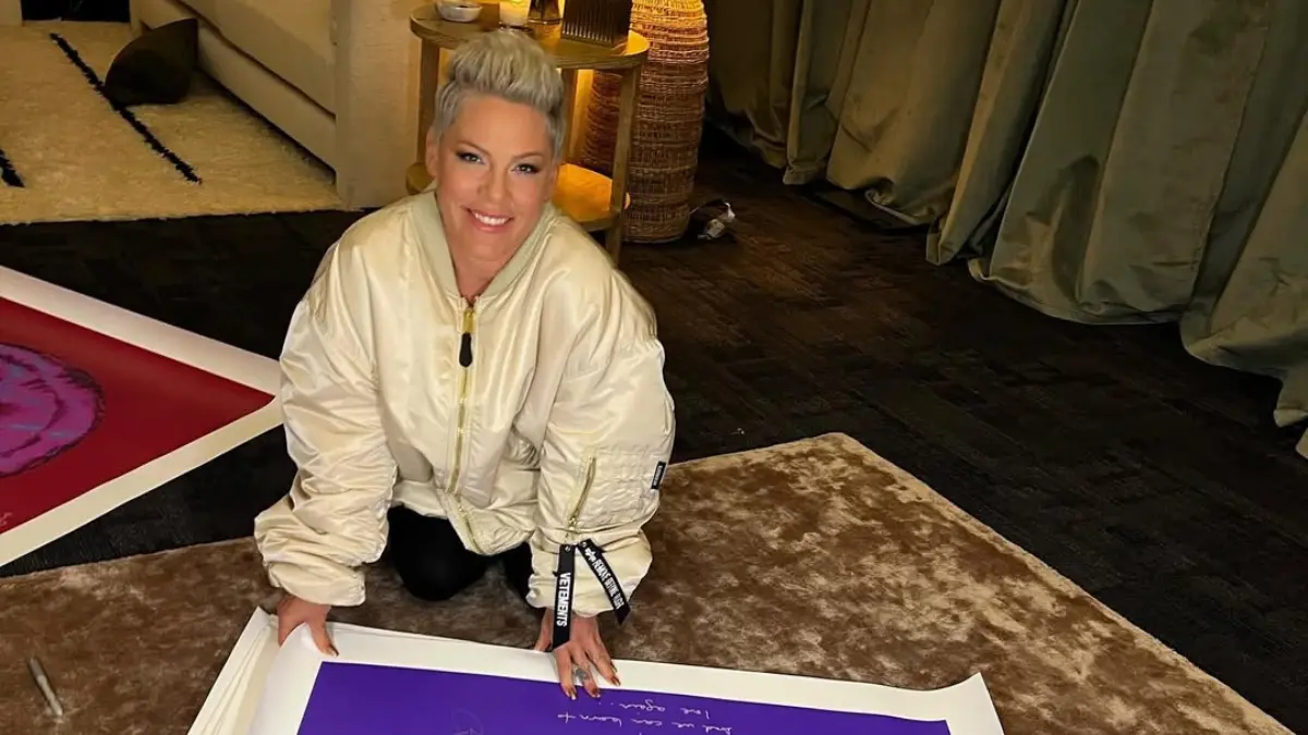 Pink Guest Hosts Kelly Clarkson’s Show: Will she take over? Pink will Guest Host Kelly Clarkson Show