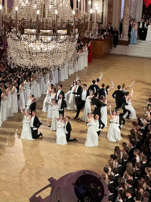 Ball Magic in Vienna: Turning Teenagers into Proud Young Men Elmayer Kränzchen 2026