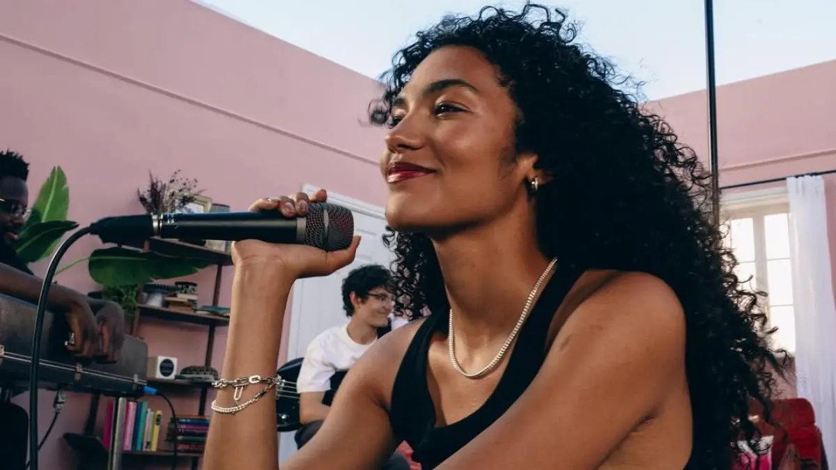 Olivia Dean Proves Quiet Careers Can Win Grammys