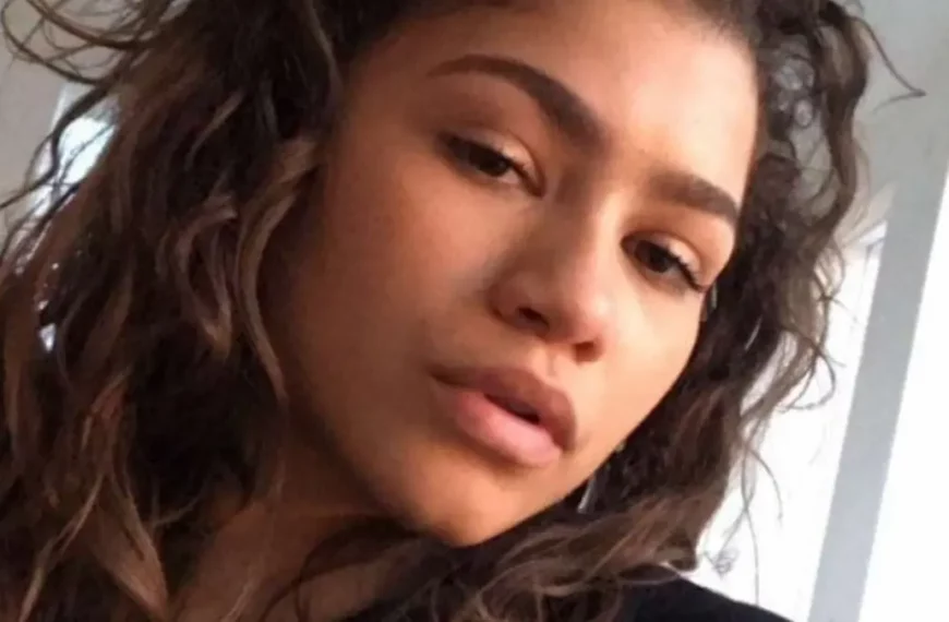 Zendaya - live chat with Zendaya (Facebook)
