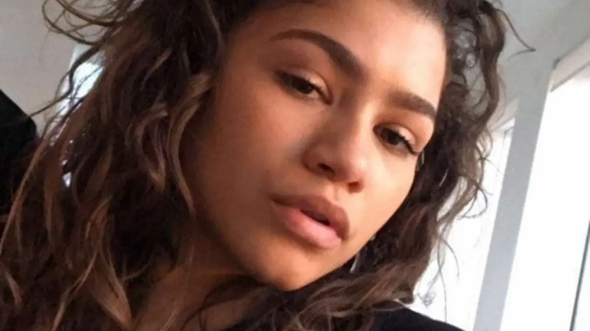 Zendaya - live chat with Zendaya (Facebook)